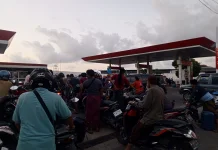 Warga Pamekasan Kesulitan Dapat BBM di SPBU