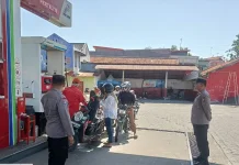 Polisi Patroli SPBU Pleyang Antisipasi Antrean dan Gangguan Kamtibmas