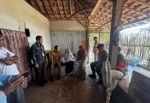 Polsek Jrengik Bersama Baznas Salurkan Bansos