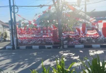 Agustusan, Penjual Bendera Merah Putih Padati Ruas Jalan Sampang