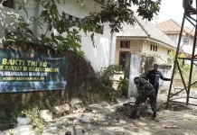 TNI dan Warga Bangkalan Bangun Tandon Air di Ponpes Assomadiah