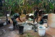 Asa Baru Ibu Rohimah, Babinsa Bangkalan Bedah Rumah Tak Layak Huni