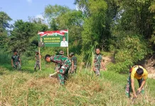 Satgas TMMD Kodim Sampang Bersama Warga Tanam Ratusan Pohon
