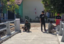 Sentuhan Terakhir Jembatan SMPN 1 Kamal, Bukti Bhakti TNI AD
