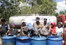 Polres Sampang Salurkan Bantuan Air Bersih