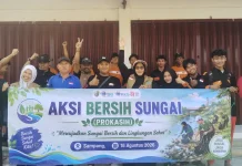 Sumber Air Sungai Tercemar, Warga Sampang Swadaya Bersihkan Sampah