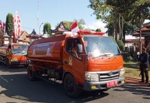Pemkab Pamekasan Salurkan Bantuan Air Bersih ke Desa Terdampak Kekeringan