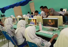 Polres Pamekasan Edukasi Pelajar SMAN 2 Tentang Program Paham AI