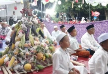 Pohon Buah Warnai Perayaan Maulid di Nurul Jadid Sumenep