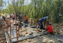 Pembangunan Pagar Jembatan Larangan tengah Bangkalan Dikebut