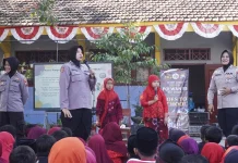 Polwan Polres Bangkalan Sambangi Sekolah, Edukasi Siswa Anti-Bullying
