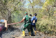 Damkar Sampang Ingatkan Warga Tak Bakar Sampah Sembarangan