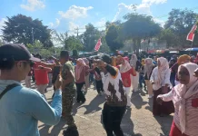 Koramil Tanah Merah Kawal Jalan Sehat HUT ke-81 RI