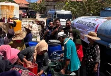 Bakorwil-BPBD Pamekasan Salurkan Bantuan Air Bersih ke Wilayah Kekeringan