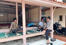 Pererat Silaturahmi, Polsek Sokobanah Sambangi Tokoh Masyarakat Desa
