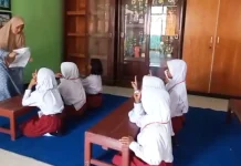 Mengaji Isyarat, DPC Gerkatin Sampang Kenalkan Hijaiyah di SLBN