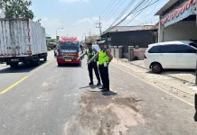 Innova Tabrak Motor dan Dua Bus Mini di Blega Bangkalan, Satu Tewas
