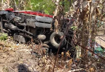 Truk Bermuatan Air Minum Masuk ke Jurang Pragaan Sumenep