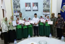 Siswa MIS Arraudlah Bangkalan Raih Emas WICE Malaysia