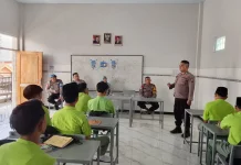 Polsek Tlanakan Edukasi Calon Siswa SMA Kemala Taruna Bhayangkara