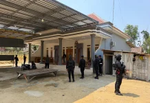 Polisi Geledah Rumah yang Diduga Jadi Tempat Pesta Sabu di Pamekasan