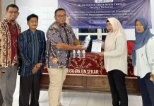 UTM Resmi Buka KKNT di Sampang, Dorong Penerapan Bioflok dan Pakan Kitosan
