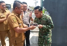 Muspika Burneh Beri Kejutan HUT ke-81 TNI di Koramil