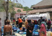 Kemarau Panjang, FPRB Sampang Bantu 25 Ribu Liter Air ke Warga