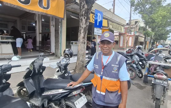 Menjaga Asa di antara Deru Motor