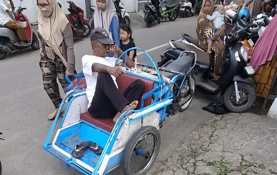 Kayuhan Sunyi di Ujung Senja Ramadan