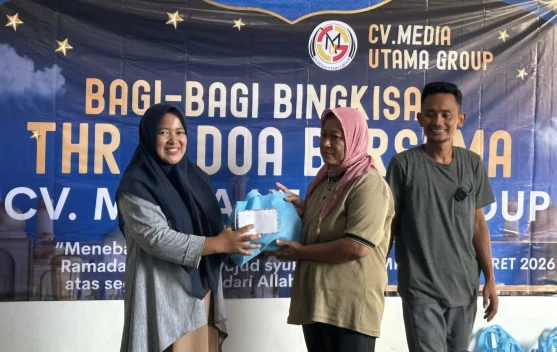 CV Media Utama Gelar Doa Bersama dan Bagikan THR
