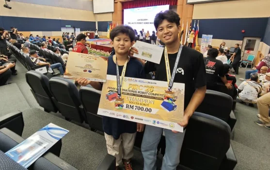 Mahasiswa Mekatronika UTM Juara 1 Robot Soccer Internasional