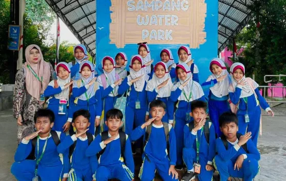 Ceria dan Edukatif: "Outdoor Learning" MIN Sampang di Waterpark Lokal