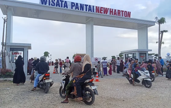 Menikmati Keindahan Wisata Pantai New Harton Sampang