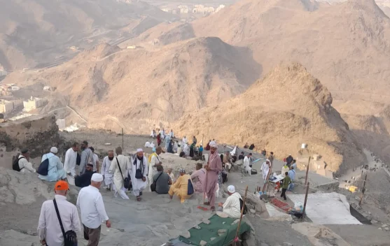 Ketua Kloter SUB 67 Dampingi Jemaah Tadabur Alam di Jabal Rahmah dan Jabal Nur