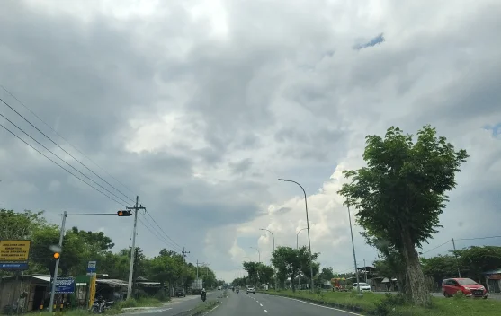 Prakiraan Cuaca Madura 16 Juni Didominasi Cerah Berawan