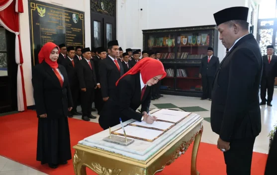 Sebanyak 48 Kepala Sekolah Dilantik, Bupati Sampang Tekankan Disiplin