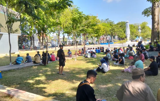Ratusan Warga Sampang Nobar Piala Dunia di Alun-Alun Trunojoyo