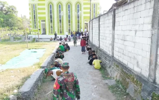 TMMD ke-129 Kodim Sampang Wujudkan Gotong Royong di Pesantren