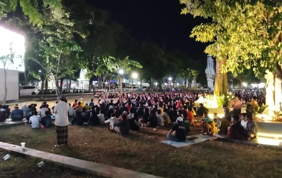 Masyarakat Sampang Nobar Final Piala Dunia 2026 di Alun-alun Trunojoyo