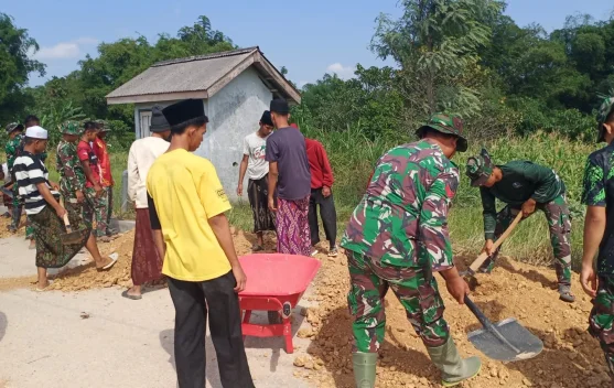 Satgas TMMD Sampang Percepat Perataan Jalan Rabat Beton