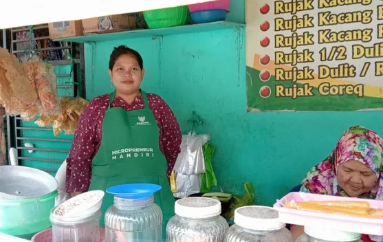 Program BAZNAS Sukses Dorong UMKM Rujak Tradisional Sampang Naik Kelas