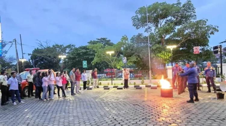 BRI Kanca Saumlaki Gelar Simulasi APAR