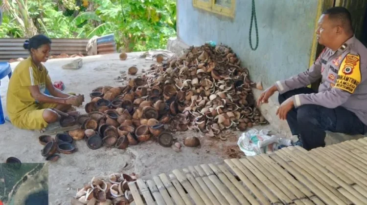 Bhabinkamtibma Amdasa Sambangi Petani Kopra