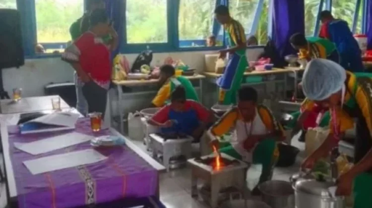 Siswa SMKN 7 Tanimbar Ikuti  Ujian Praktek Muatan Lokal