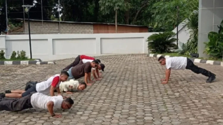 Satpam BRI Saumlaki Ikuti Training Bintalsik dari PKSS Makassar
