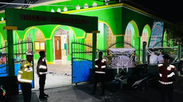 TNI-Polri di Kecamatan Tanut Amankan Sholat Tarawih
