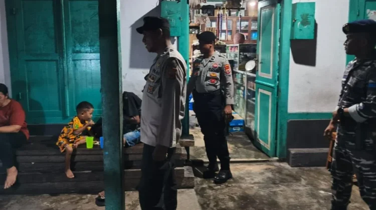 TNI-Polri Gelar Patroli Jalan Kaki Pastikan Kondusifitas