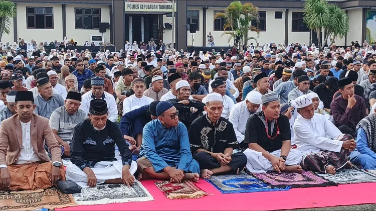 Ribuan Umat Muslim Hadiri Sholat Ied di Halaman Polres Kepulauan Tanimbar