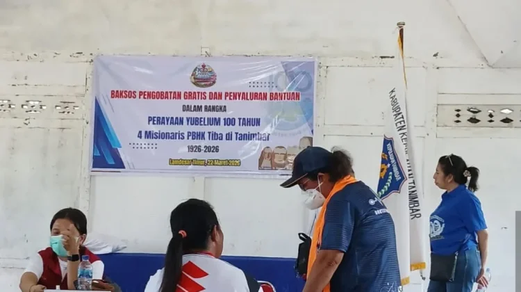 Wabup Tanimbar Salurkan Bantuan dan Pelayanan Kesehatan Gratis